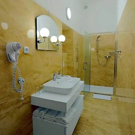 Stekl - 3* Hrubá Skála