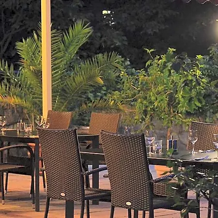 Stekl - Hotell Hrubá Skála