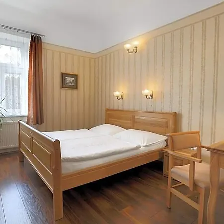 Stekl - 3* Hruba Skala