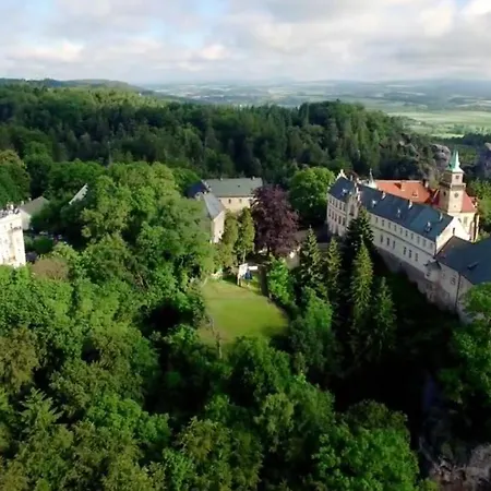 Stekl - Hotell Hrubá Skála